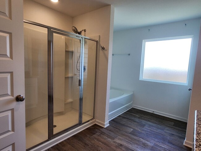 Building Photo - Lovely 4/2 available now in Raley Farms of...