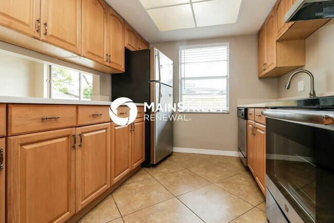 Building Photo - 4 Bedroom Pet-Friendly Home in Seminole, FL with Main Street Renewal