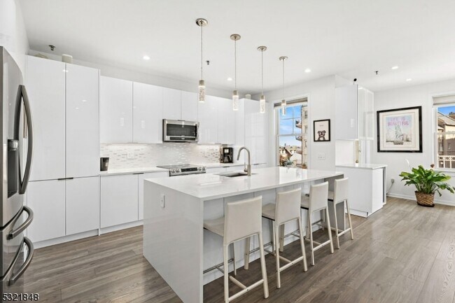 Building Photo - 1 Independence Way