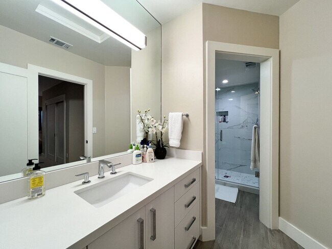 Building Photo - Luxury Living in one of Napa Valley's Most Prestigious Gated Commmunities