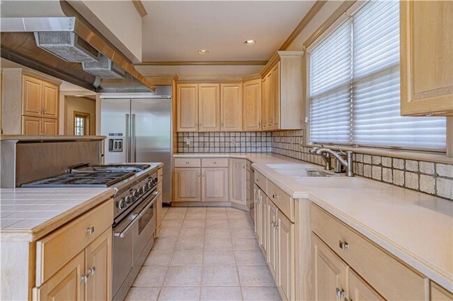 Building Photo - Elegant Living Awaits: Luxurious 4-Bedroom Home with Pool in Bethlehem Area School District