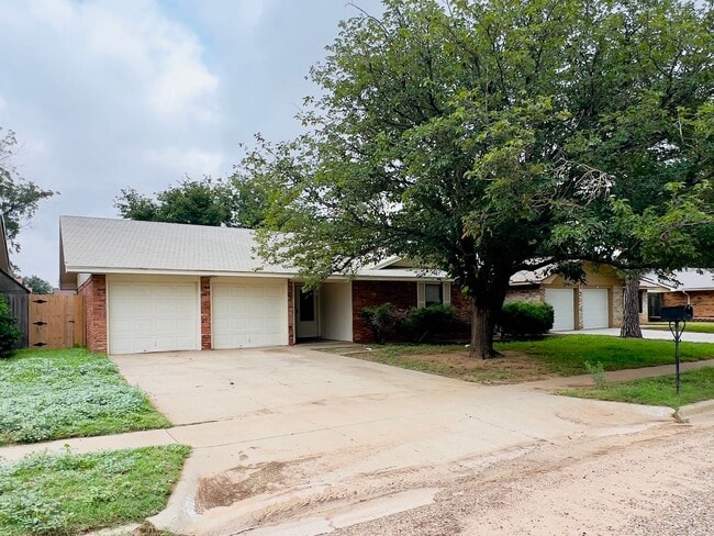 Building Photo - Fully Updated 3/2/2 in West Lubbock
