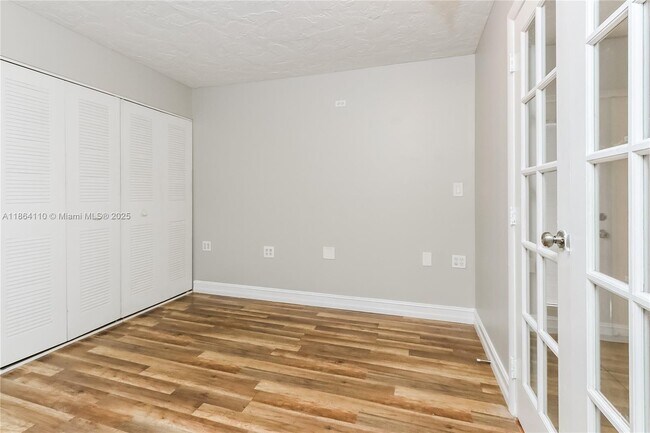 Building Photo - 628 SW 18th Ave