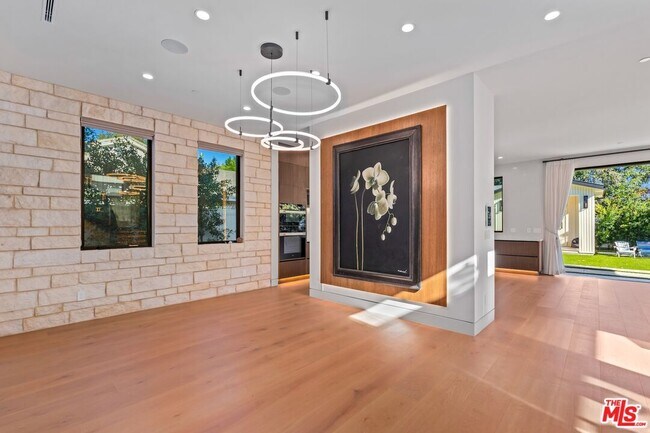 Building Photo - 4708 Noble Ave