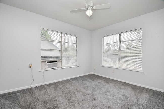 Building Photo - 941 Lucky St