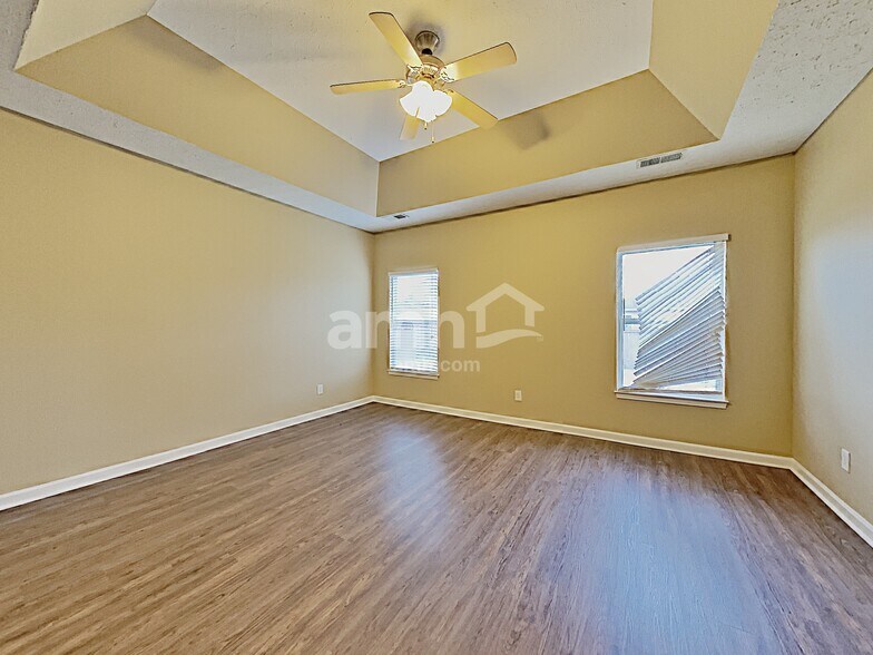 Building Photo - 533 Callie Ave