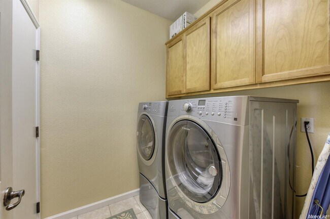 Building Photo - Immaculate Single-Story Home- in Roseville...