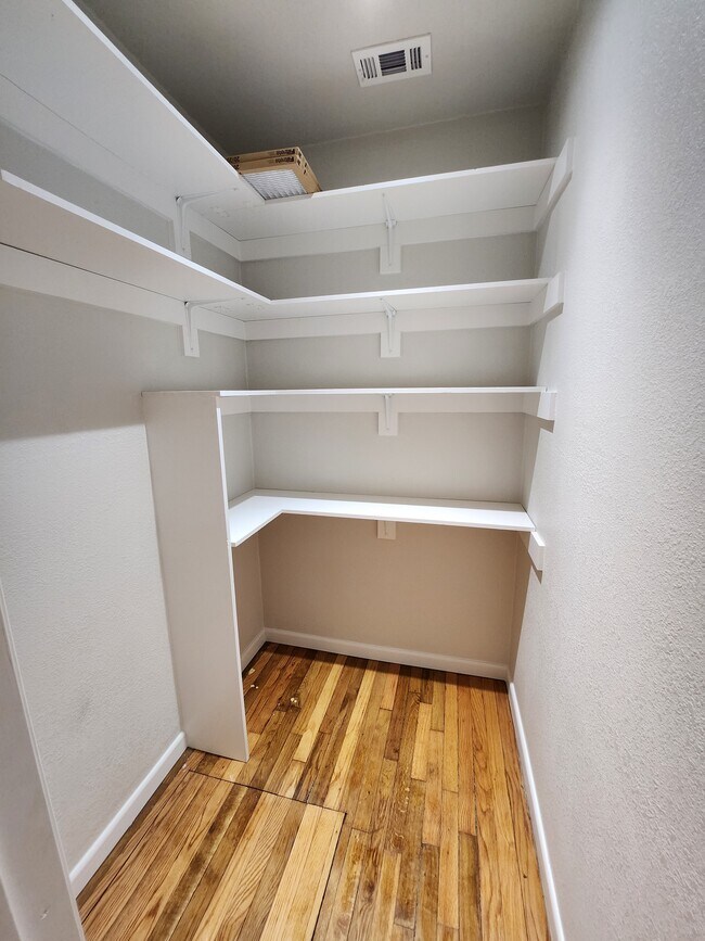 Building Photo - 1503 S 15th St