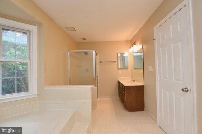 Building Photo - 350 Copperfield Ln