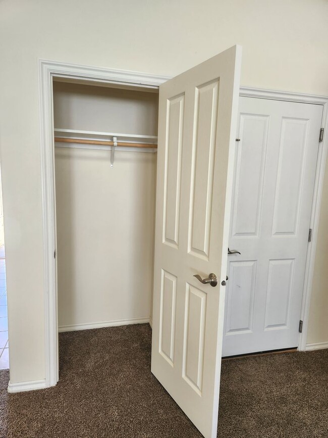 Building Photo - West Valley S. 90th 3br 2ba Double garage,...