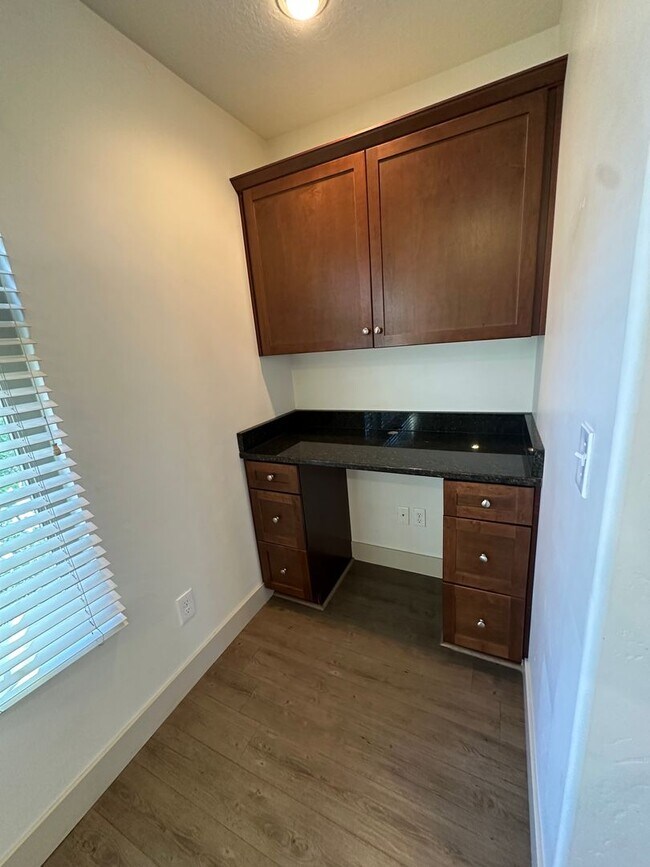 Building Photo - GET $1000 OFF THE FIRST MONTHS RENT!!!