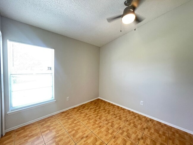 Building Photo - 313 San Gabriel St