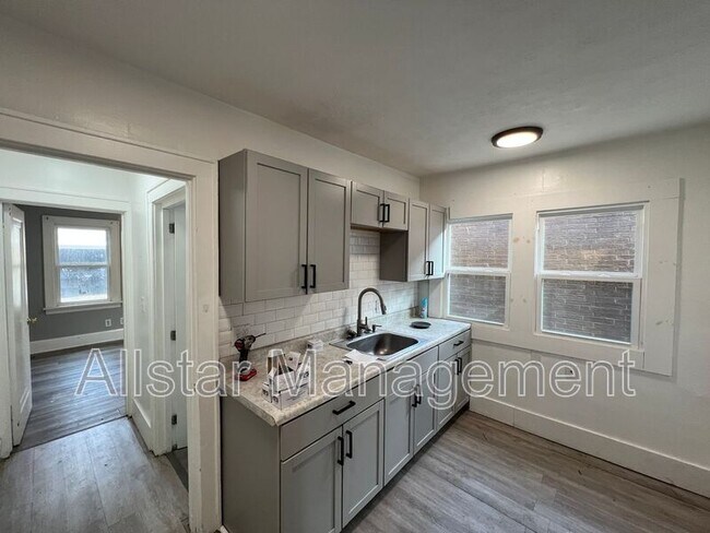 Building Photo - 539 E Cuyahoga Falls Ave