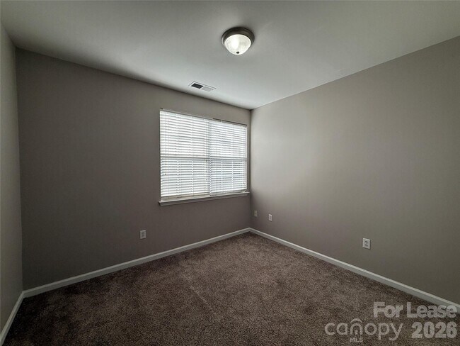 Building Photo - 933 Central Park Cir