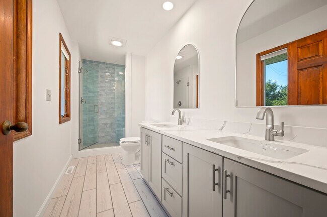 Building Photo - 26 Canter Ct