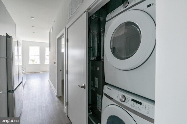 Building Photo - 813 N Broad St