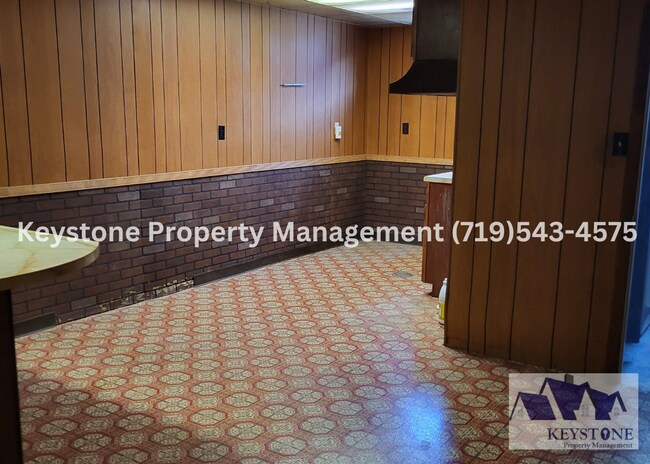 Building Photo - Sunset Park Rancher 3 Bedrooms/3 Bathrooms...