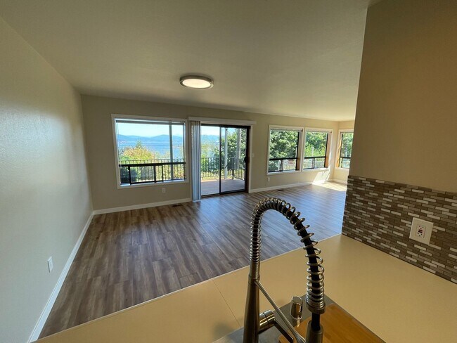 Building Photo - 4210 Blue Heron Ct