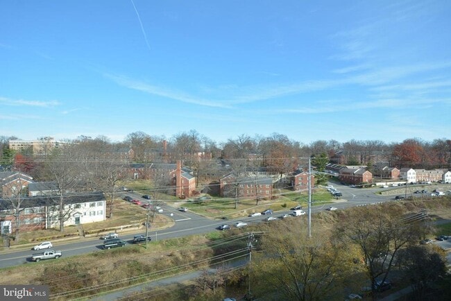 Building Photo - 4600 S Four Mile Run Dr