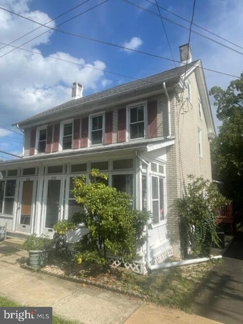 Building Photo - 230 W Ashland St