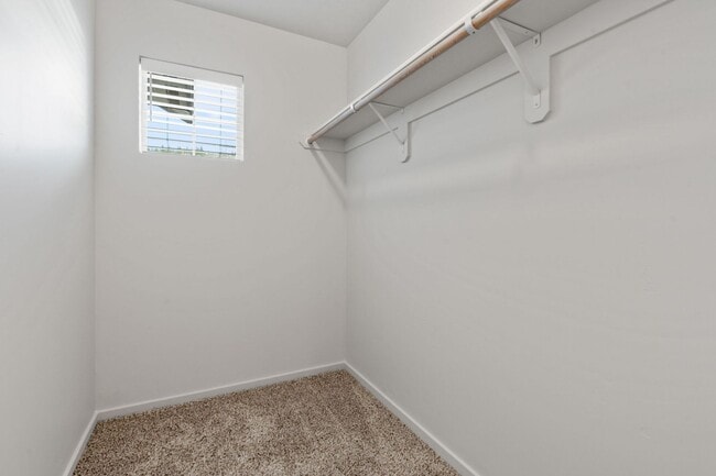 Building Photo - 4800-4802 E Fairview Ave