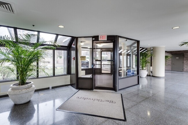 Building Photo - 1600 N Oak St