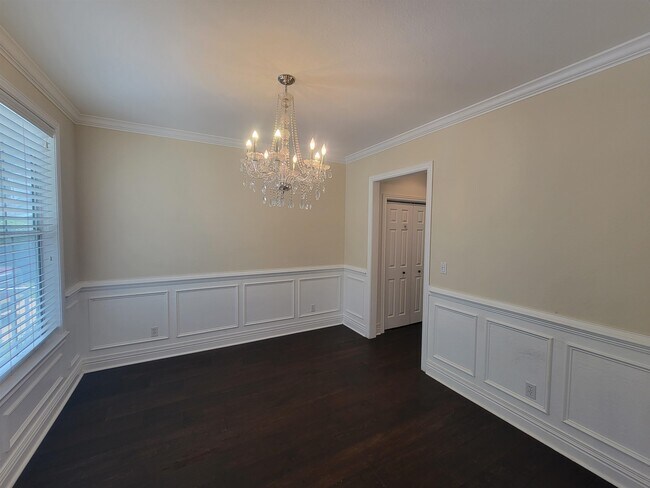 Building Photo - 3773 Overlook Dr