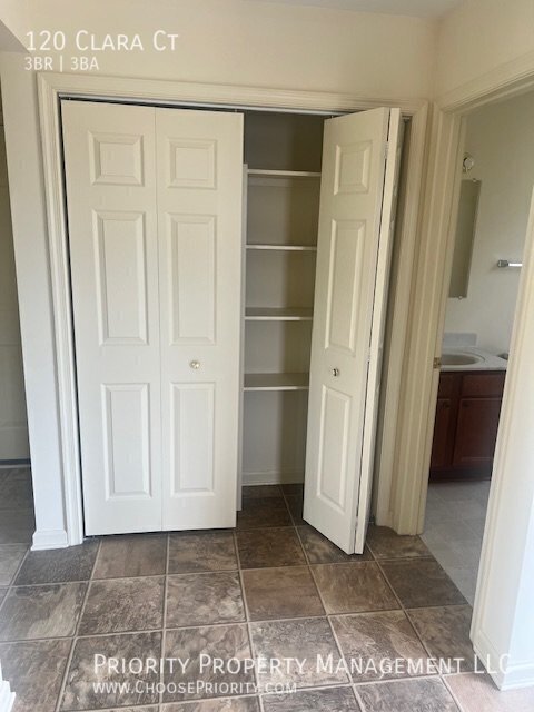 Building Photo - 120 Clara Ct