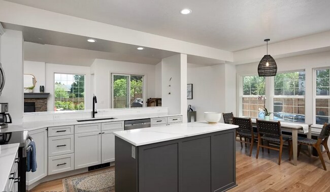 Building Photo - Beautiful South Bozeman home!