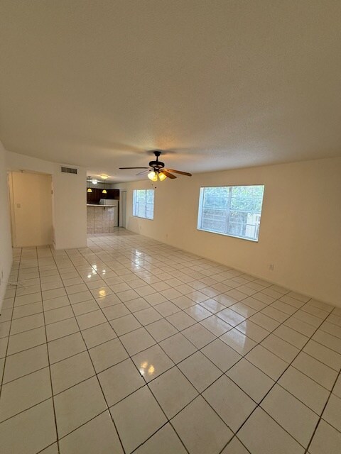 Building Photo - 1020 N 18th Ct