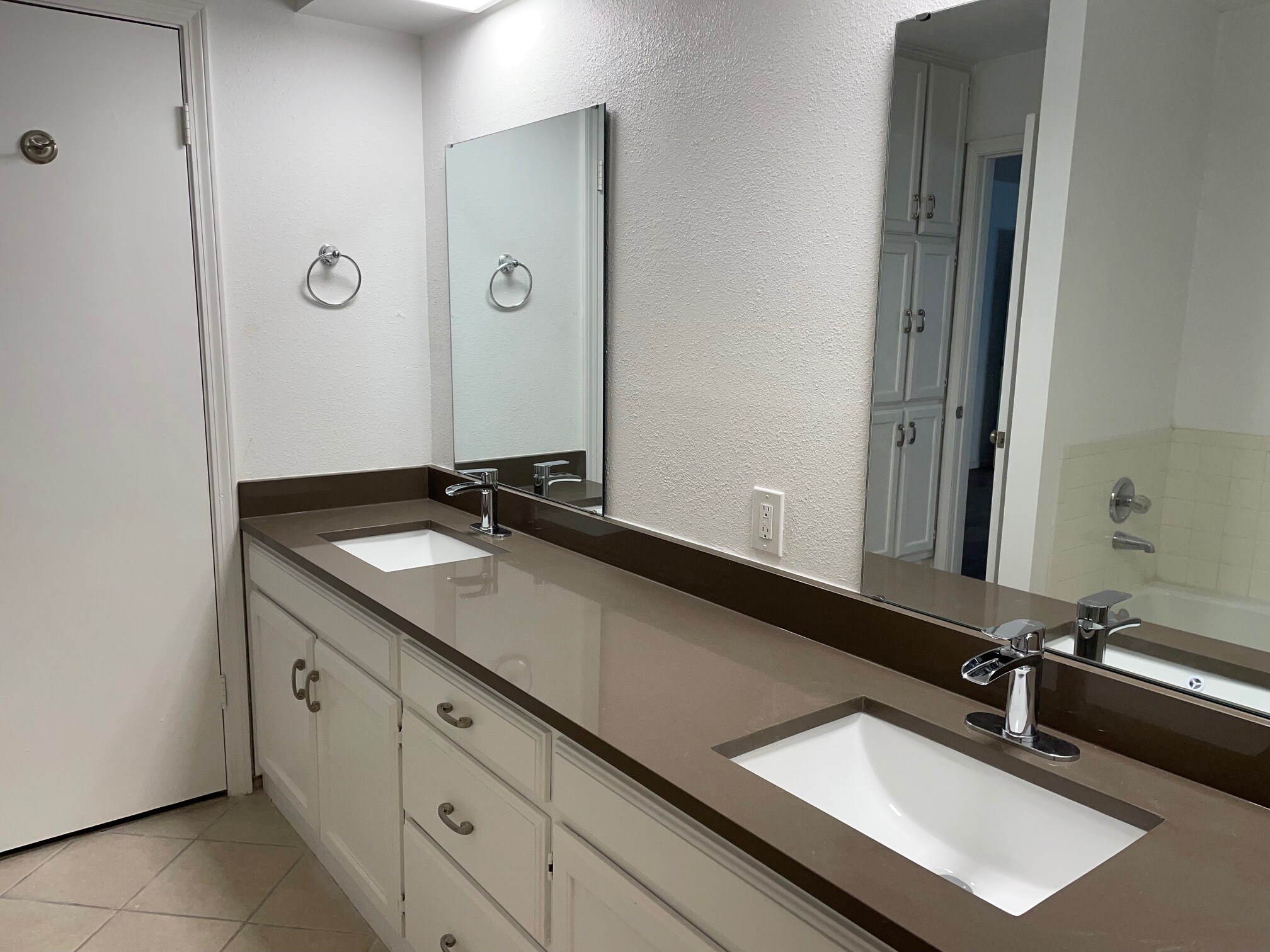 Building Photo - 3904 Clarke Ave