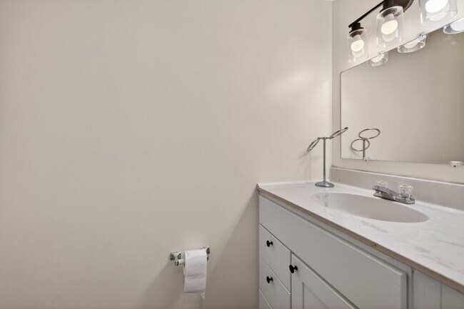 Building Photo - 13045 Thyme Ct