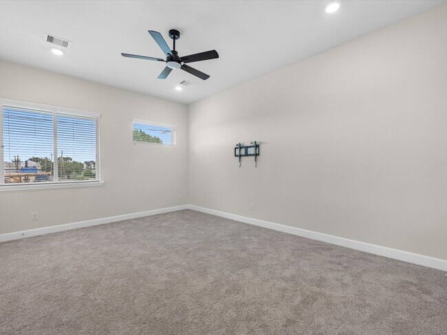 Building Photo - 603 N Milby St