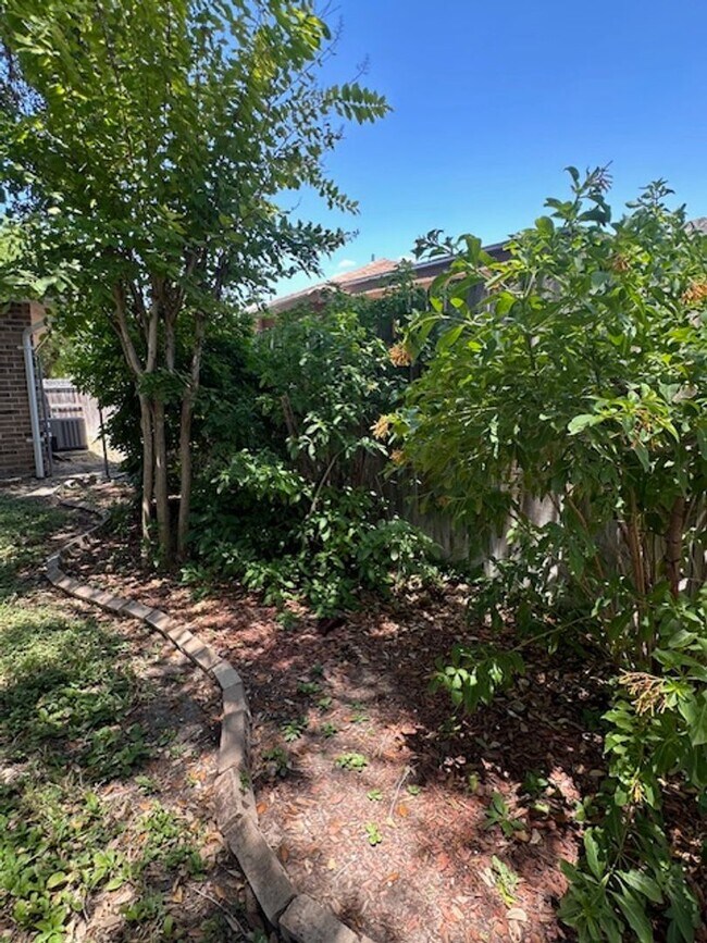 Building Photo - 2137 Mynah Ave