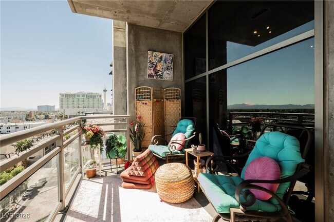 Building Photo - 353 E Bonneville Ave