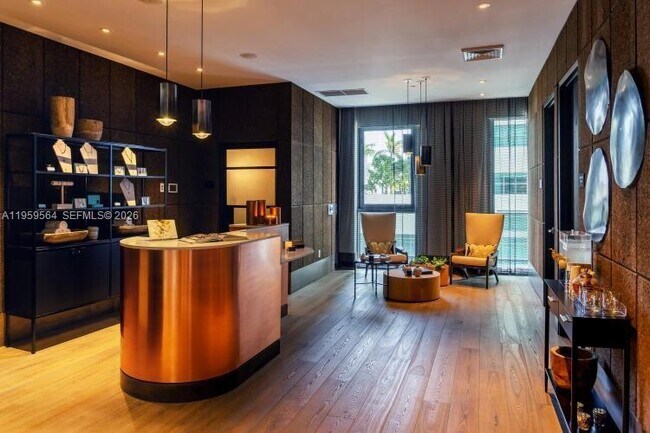 Building Photo - 121 NE 34th St