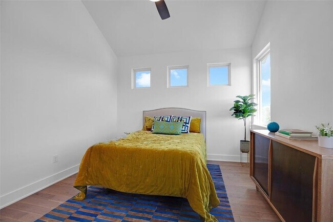 Building Photo - 4020 Valley View Rd