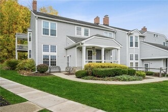 Building Photo - 27 The Knolls