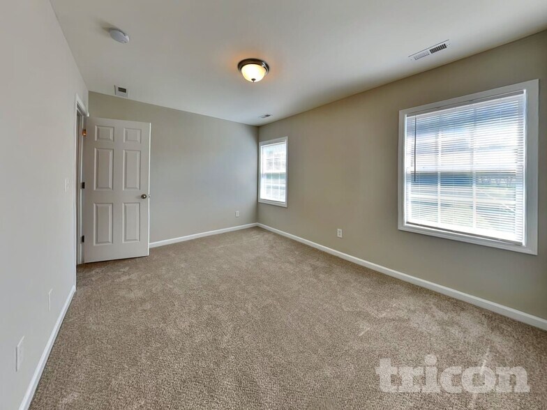 Building Photo - 30 Rowan Dr
