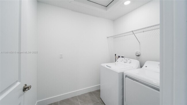 Building Photo - 241 Preserve Trl N