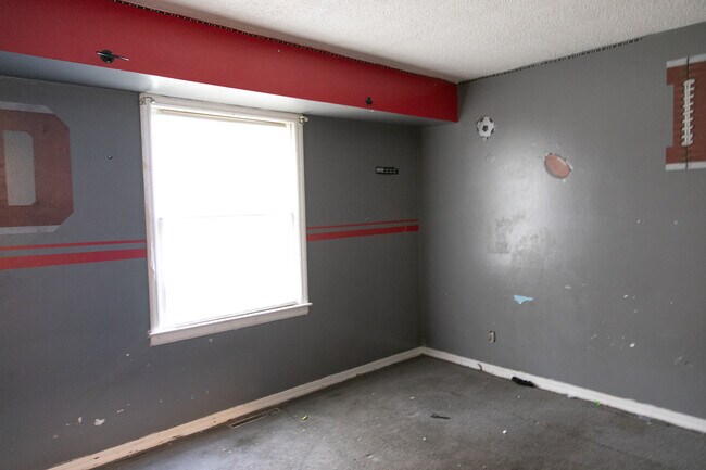 Building Photo - 9709 Bennington Ave