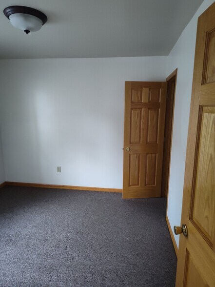 Building Photo - 605 Bremer St