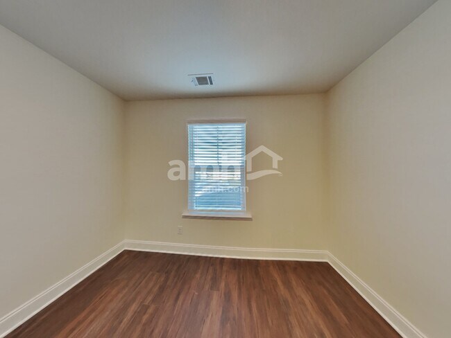 Building Photo - 2120 Williamshire Ln