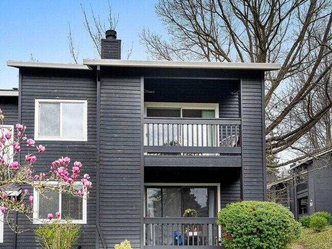 Building Photo - 1-bedroom, 1-bath condo in the heart of Murrayhill