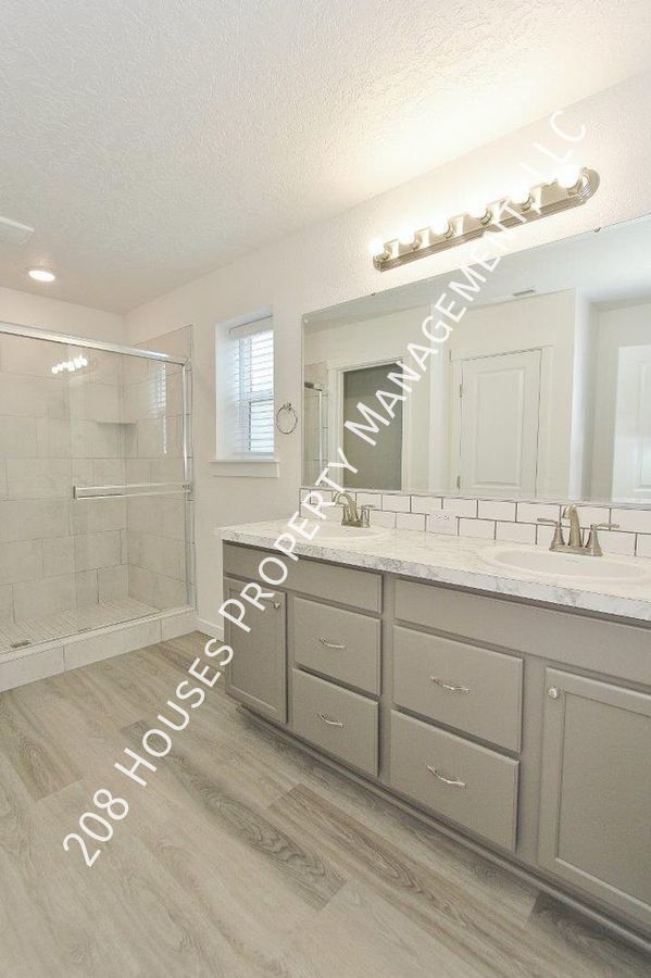Building Photo - Modern townhouse in a Cozy Community. 50% ...