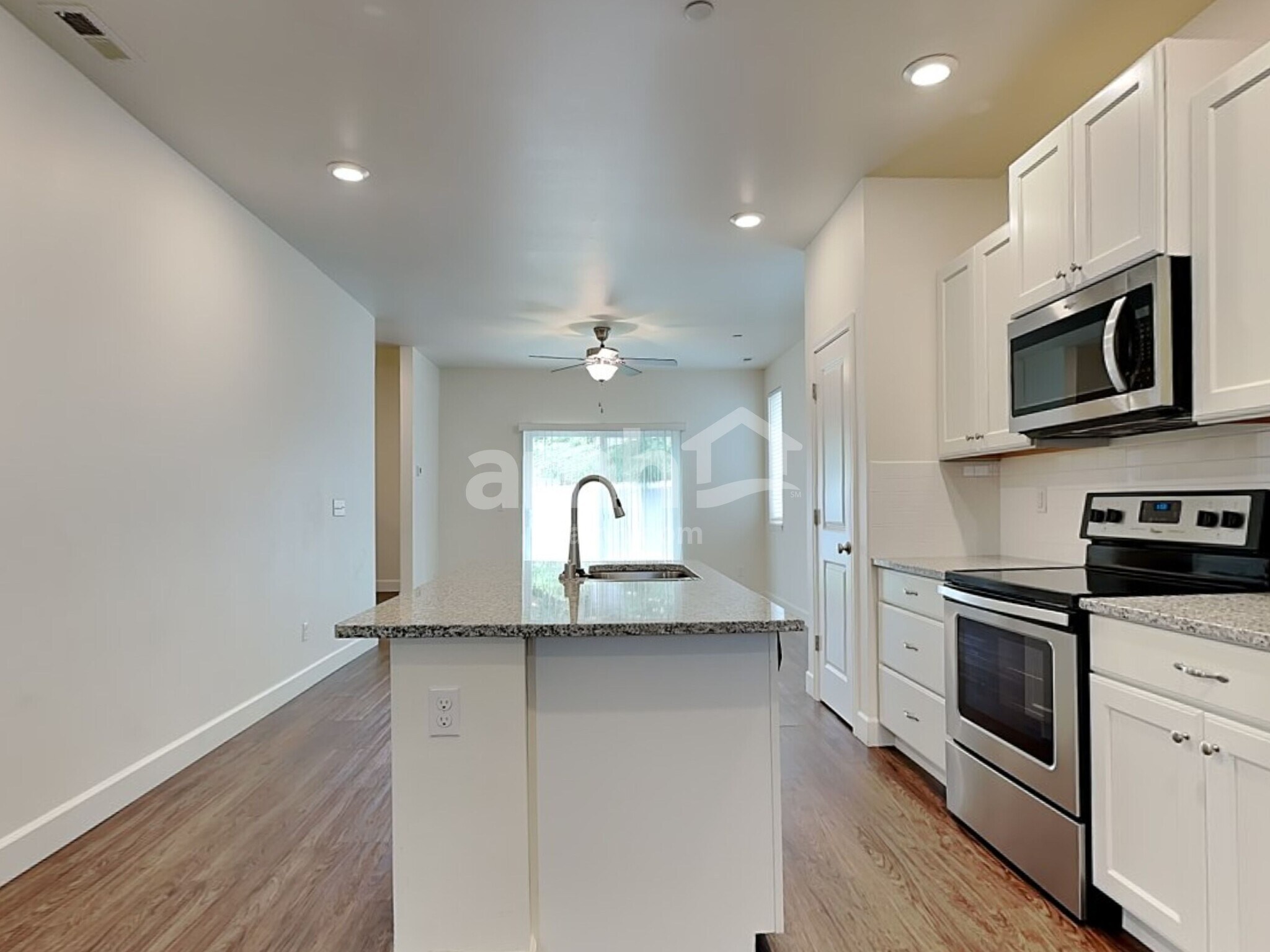 Building Photo - 13911 106th Ave E