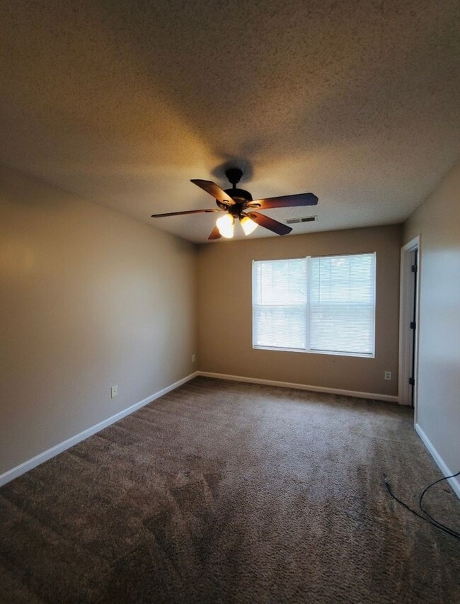 Building Photo - ACCEPTS SECTION 8 Open House on 10/02/25 @...