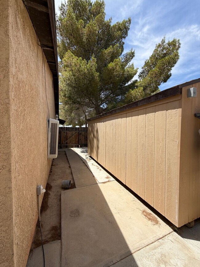 Building Photo - 3 Bedroom 2 Bathroom House with 2 Car Garage Located in Lenwood