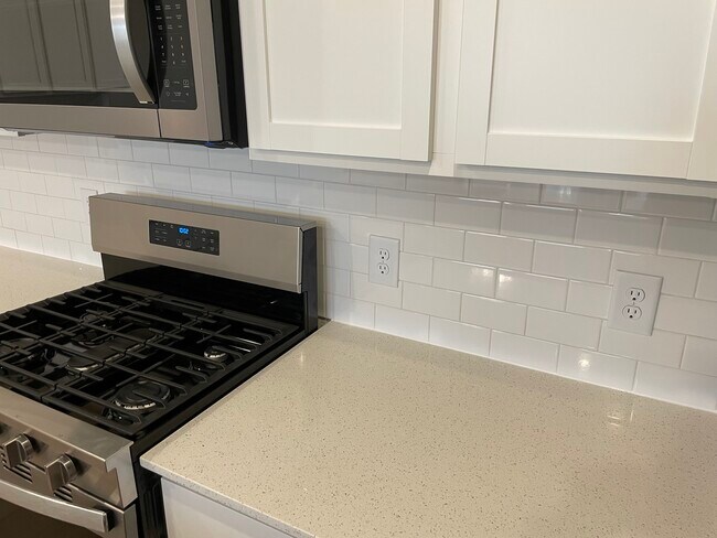 Building Photo - London Home