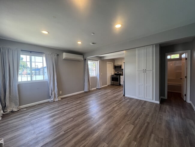 Building Photo - 6373 Osler St